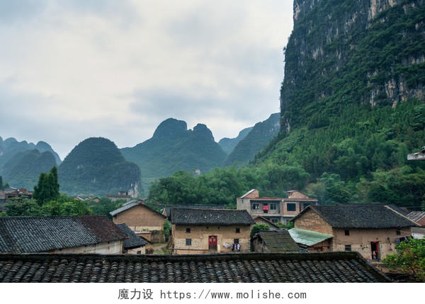 中国桂林山下山谷里的一个村庄桂林旅游传统二十四节气24节气清明节清明